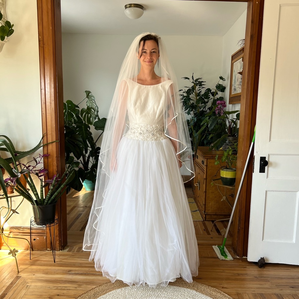 Vintage wedding dress - Audrey Hepburn inspired